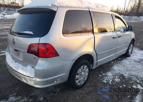 2010 Volkswagen Routan S z USA, uszkodzony, nr VIN 2V4RW4D18AR348254